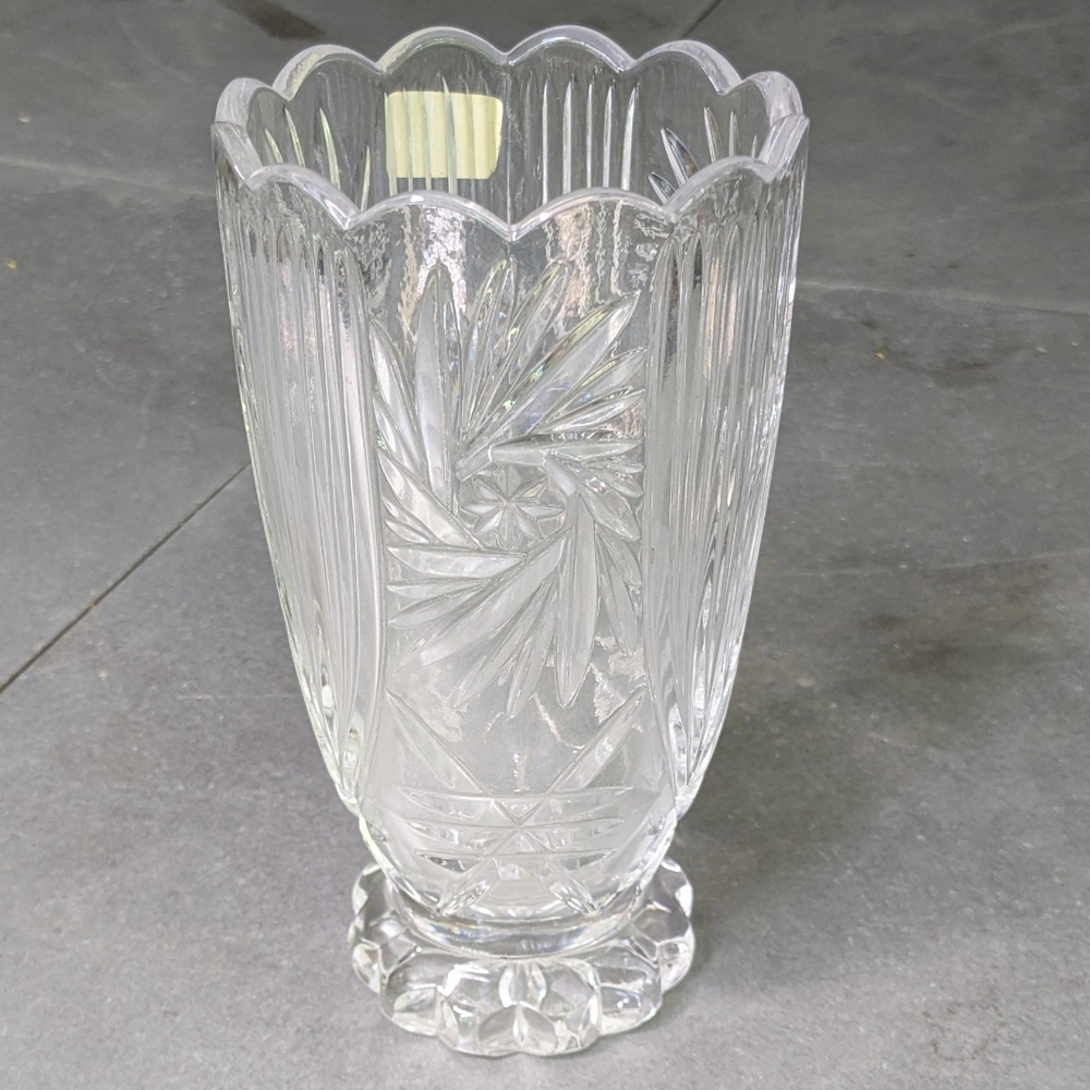 Lead Crystal Vase Pinwheel Pattern with Scalloped Stand and Edges New With Tag